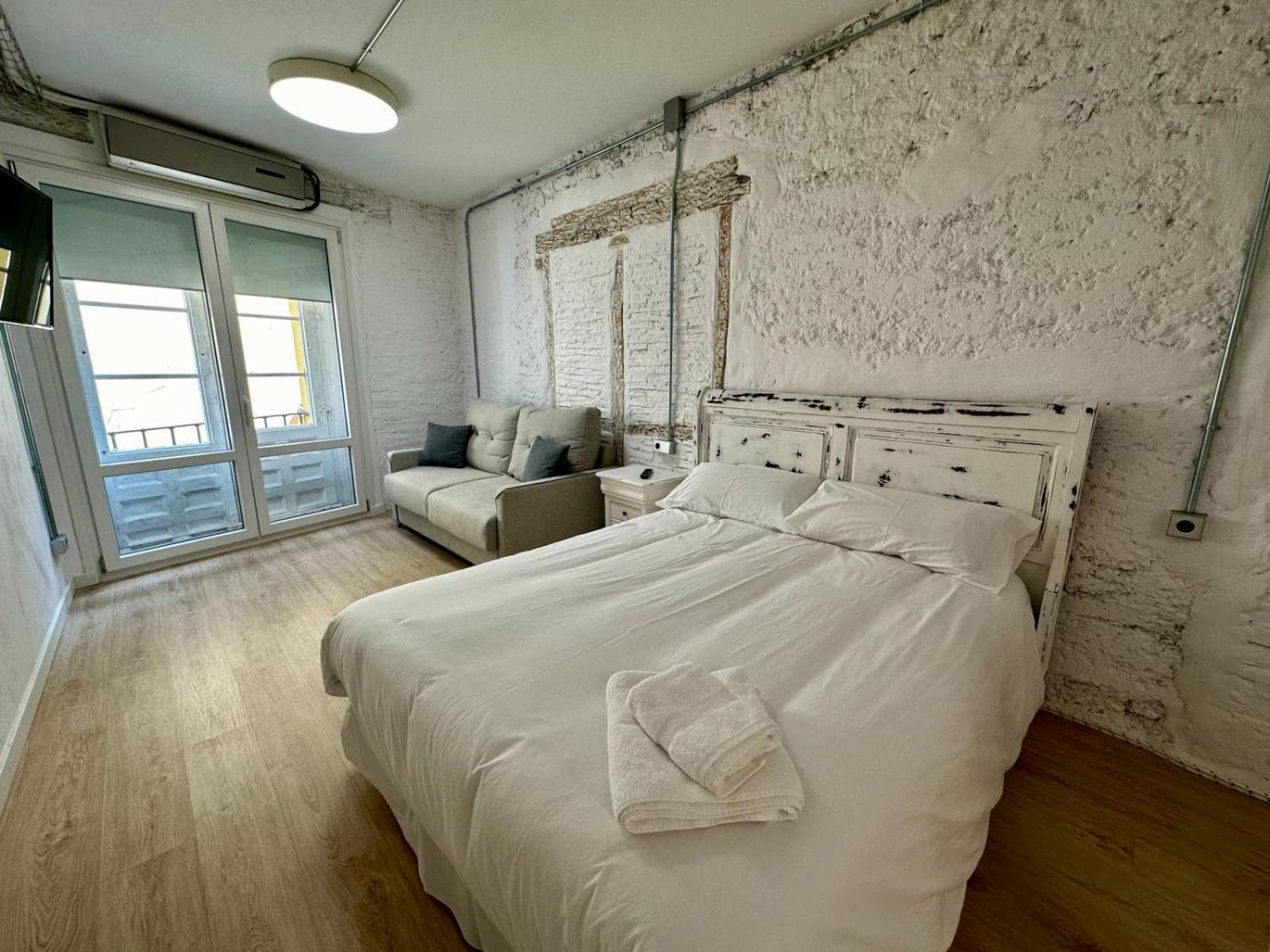 Apartamentos Carolina By Gaiarooms Леон Экстерьер фото